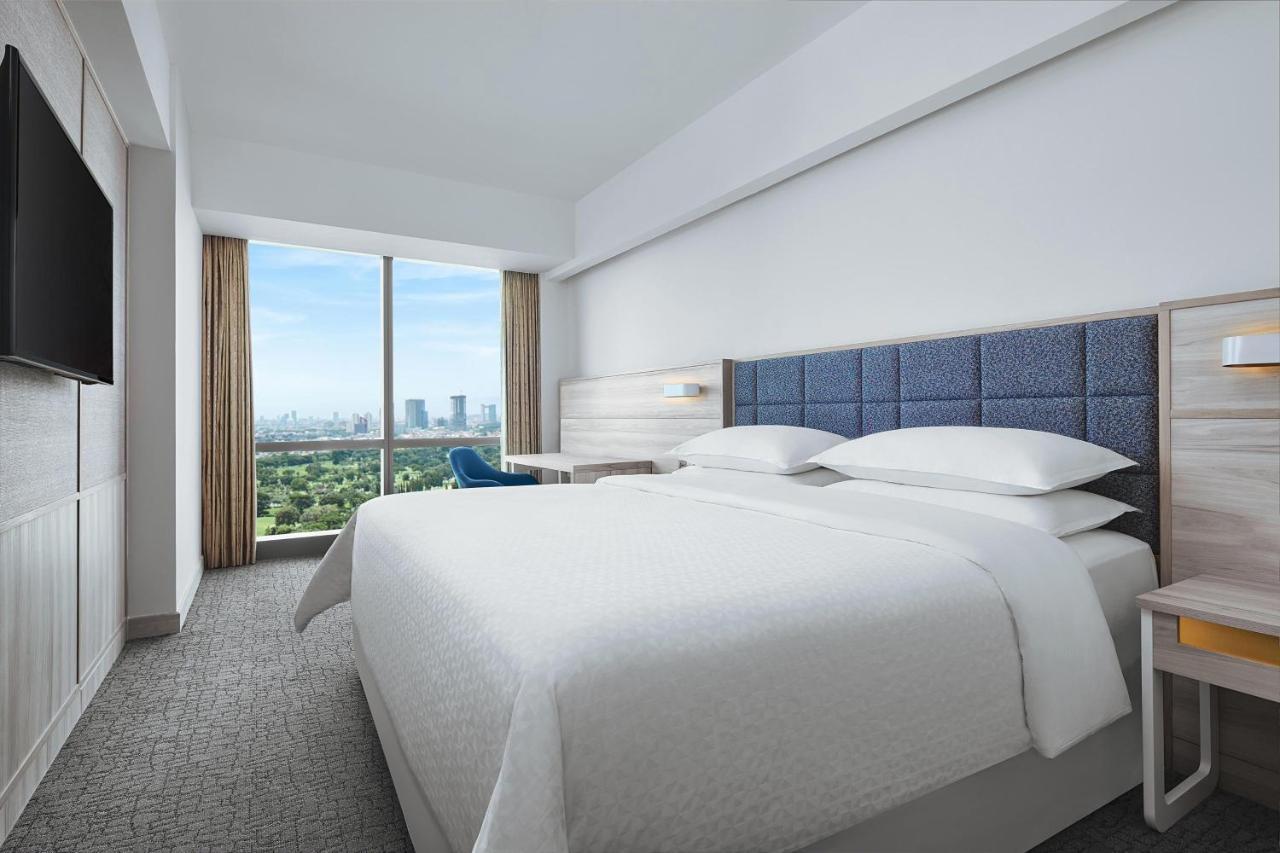 Four Points By Sheraton Surabaya, Pakuwon Indah Екстериор снимка
