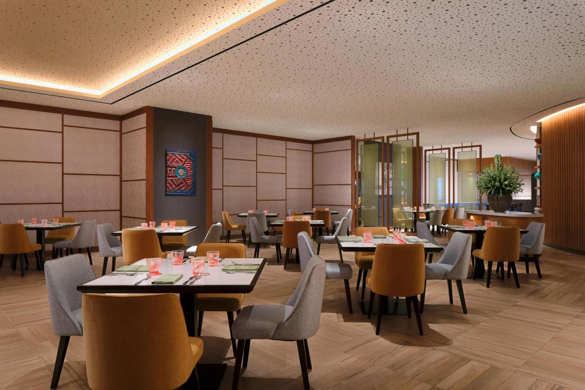Four Points By Sheraton Surabaya, Pakuwon Indah Екстериор снимка