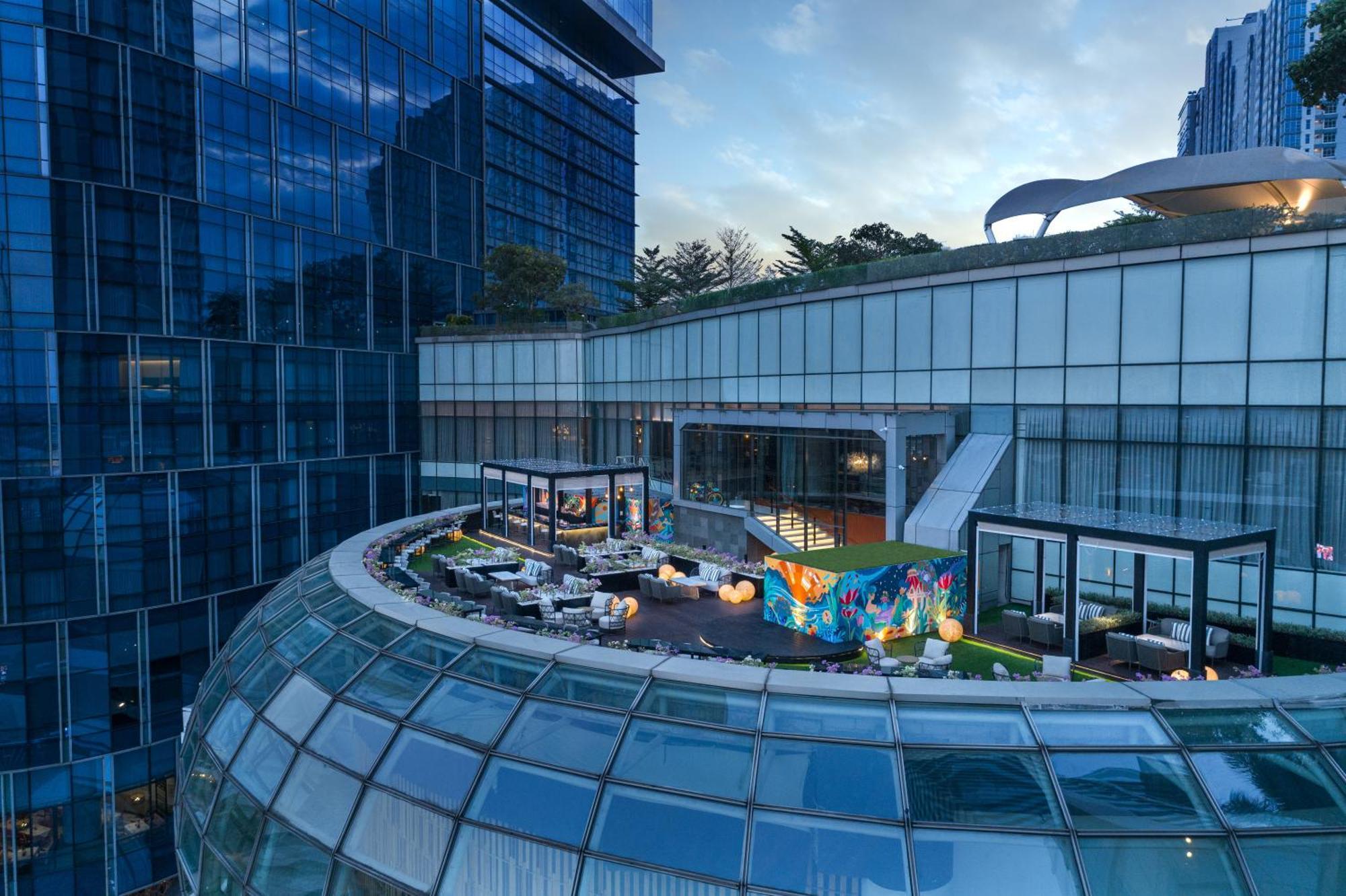 Four Points By Sheraton Surabaya, Pakuwon Indah Екстериор снимка