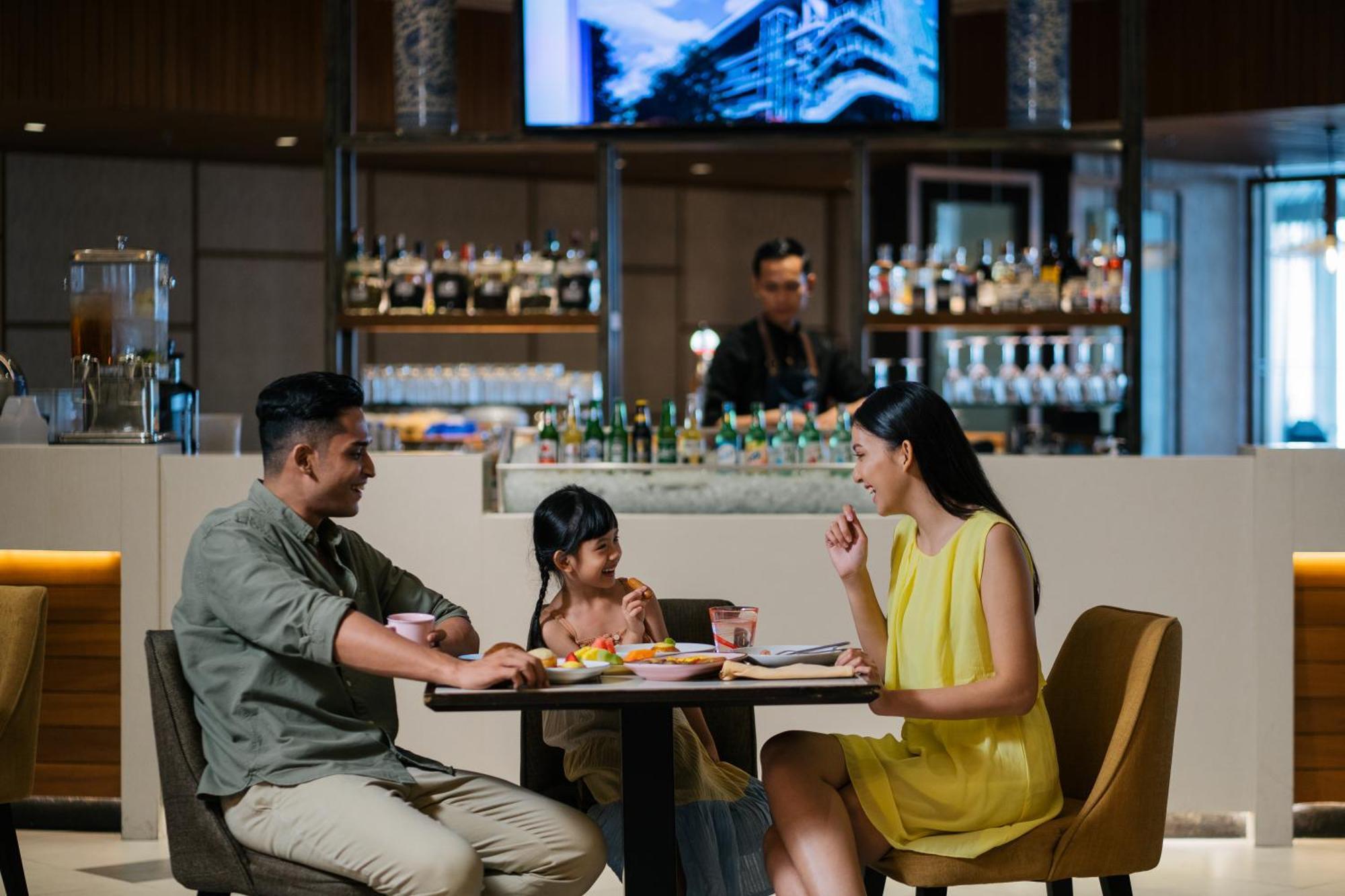 Four Points By Sheraton Surabaya, Pakuwon Indah Екстериор снимка