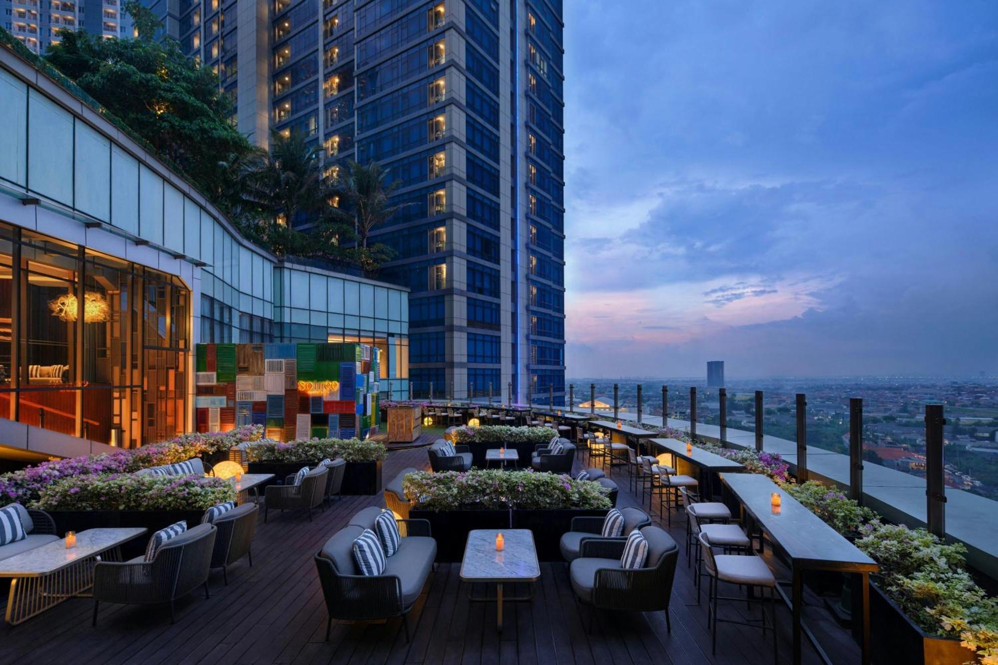 Four Points By Sheraton Surabaya, Pakuwon Indah Екстериор снимка