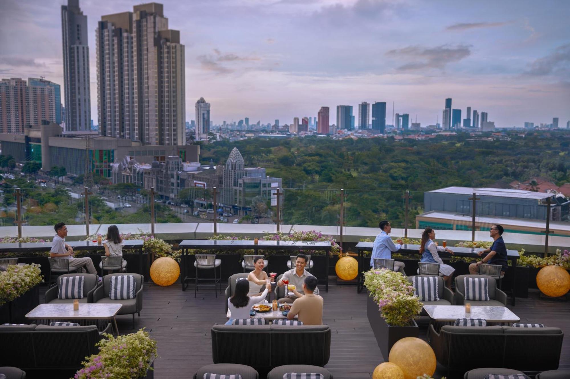 Four Points By Sheraton Surabaya, Pakuwon Indah Екстериор снимка